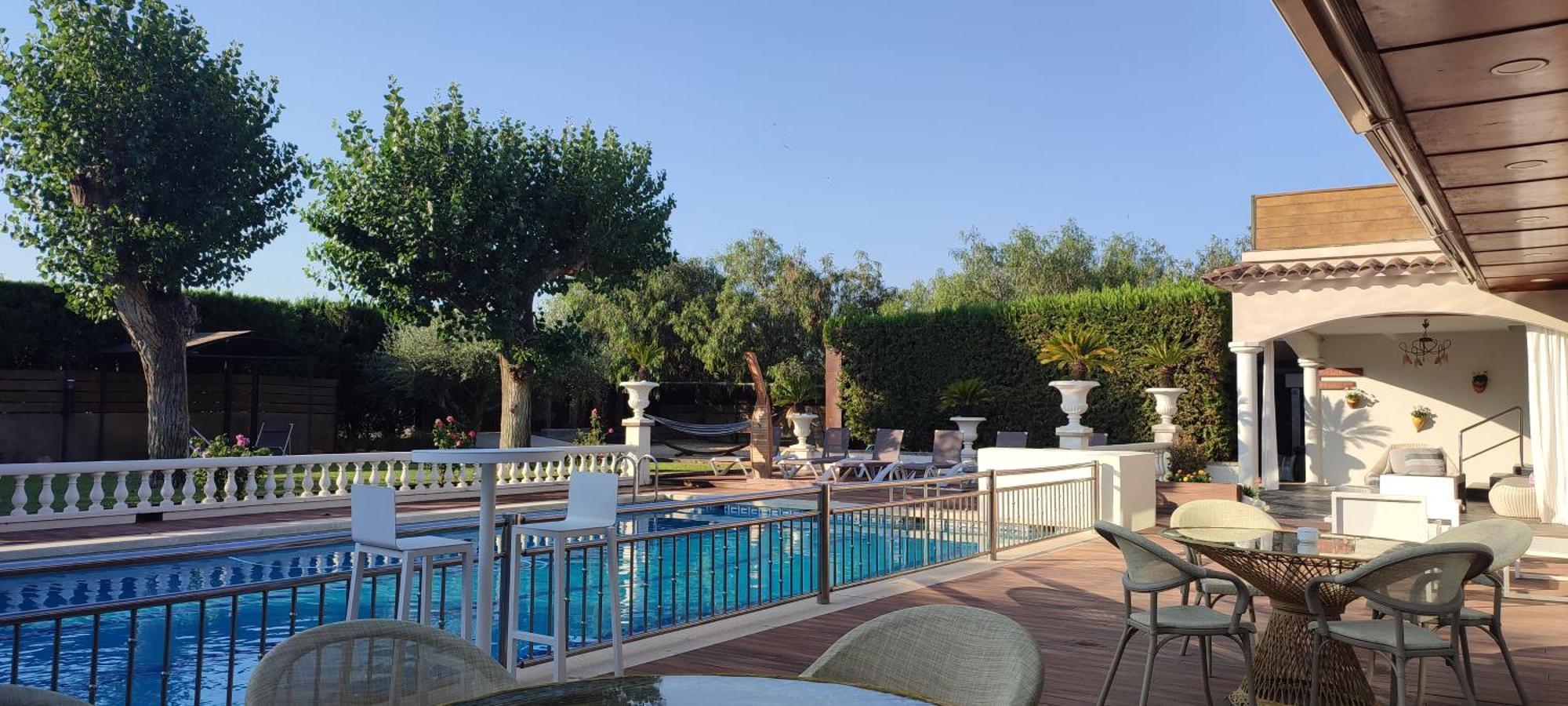 & Restaurant Figueres Parc Hotel Els Hostalets (Girona)