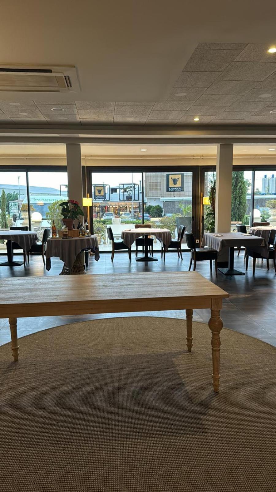 & Restaurant Figueres Parc Els Hostalets (Girona)