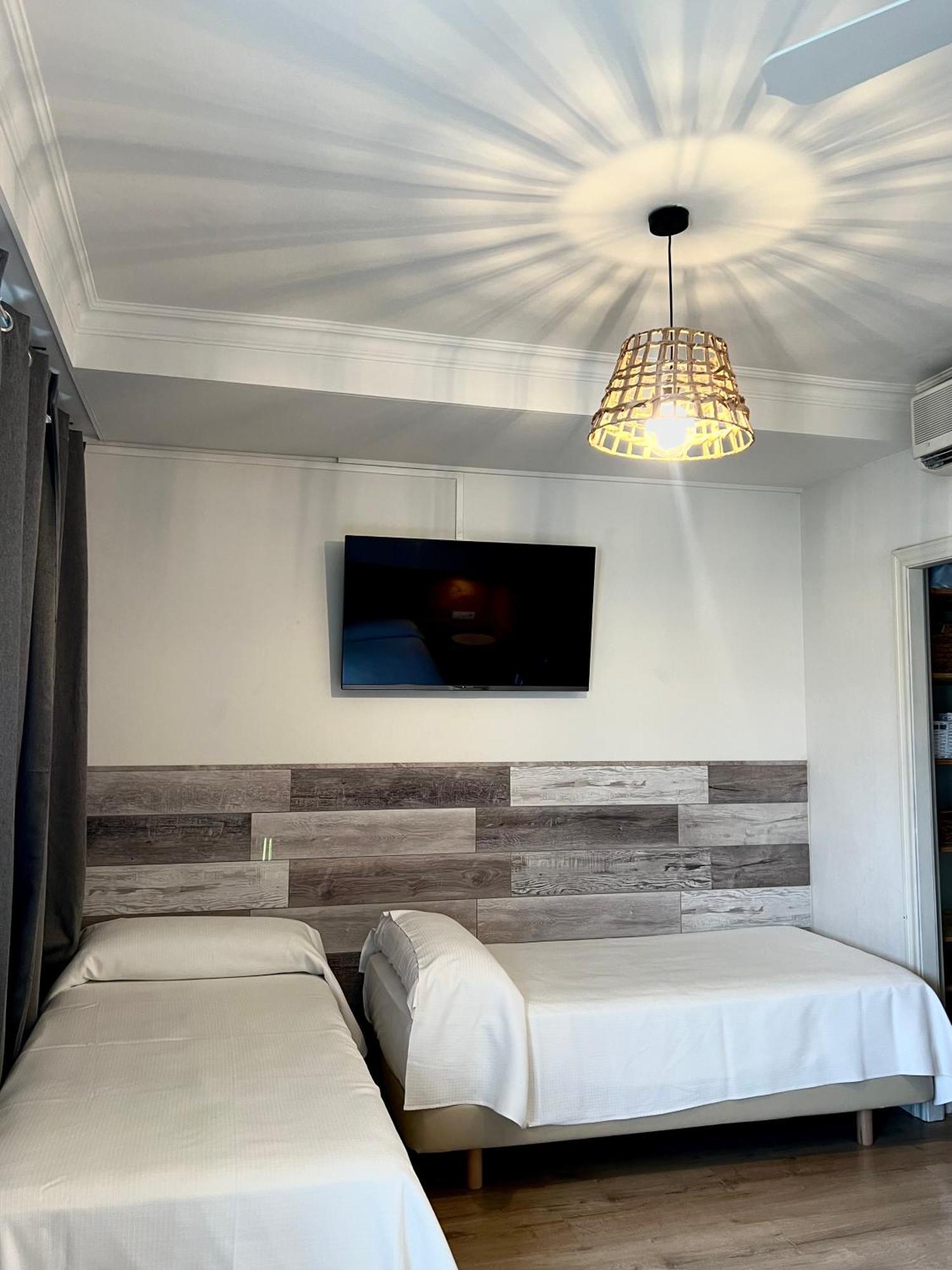 & Restaurant Figueres Parc Hotel Els Hostalets (Girona)