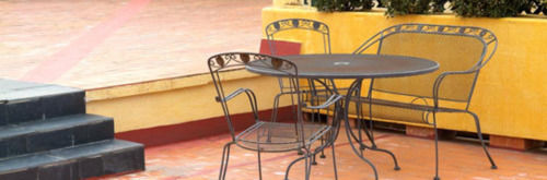 & Restaurant Figueres Parc 2* Els Hostalets (Girona)