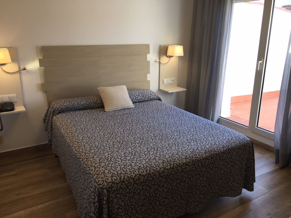 & Restaurant Figueres Parc 2* Els Hostalets (Girona)